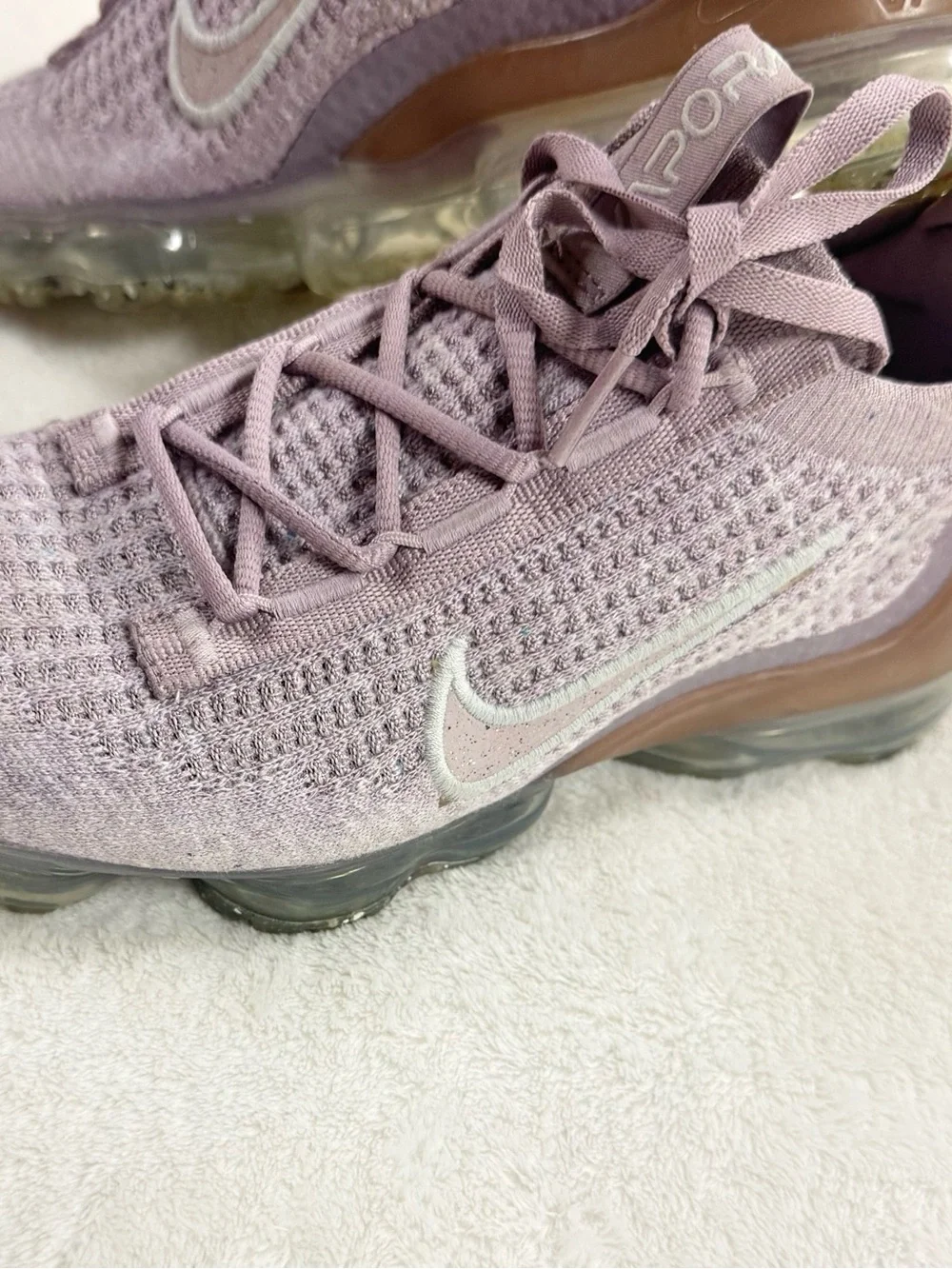 Nike Women's Flyknit Air Cushion Sneaker - Light Lavender